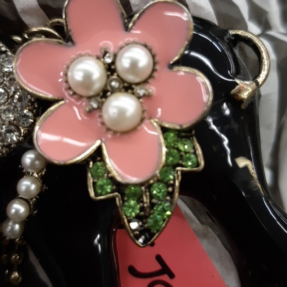 Betsy Johnson Black Elephant Bracelet NWOT - Picture 3 of 4